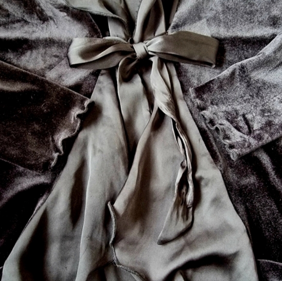 Chapter One Black Satiny Front Tie Crushed Velvet Elegant Long Ruffled Cardigan - Picture 5 of 9